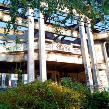 rumah-hantu-darmo